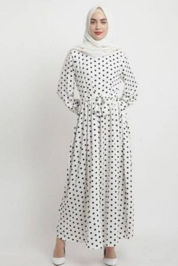 Gamis dengan motif polkadot